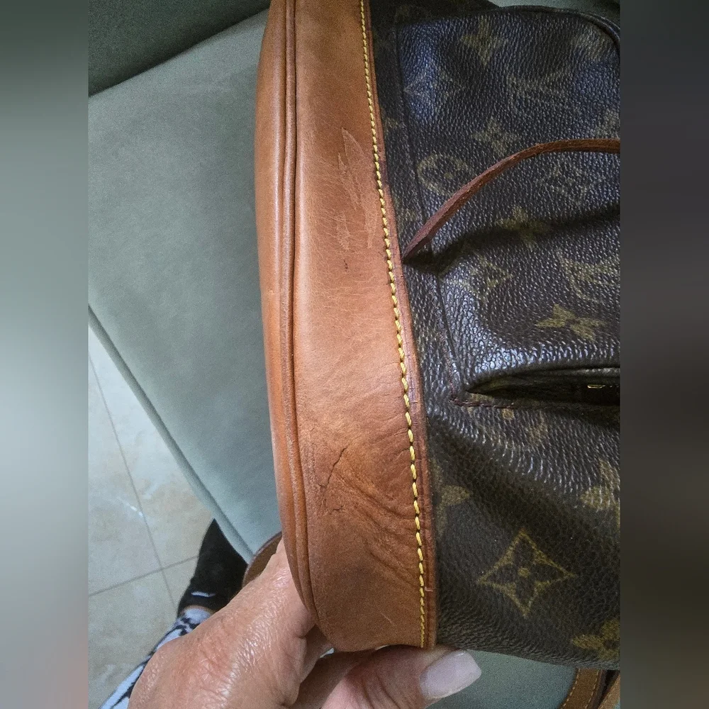LOUIS VUITTON Montsouris MM Backpack Monogram Canvas - Picture 14 of 17